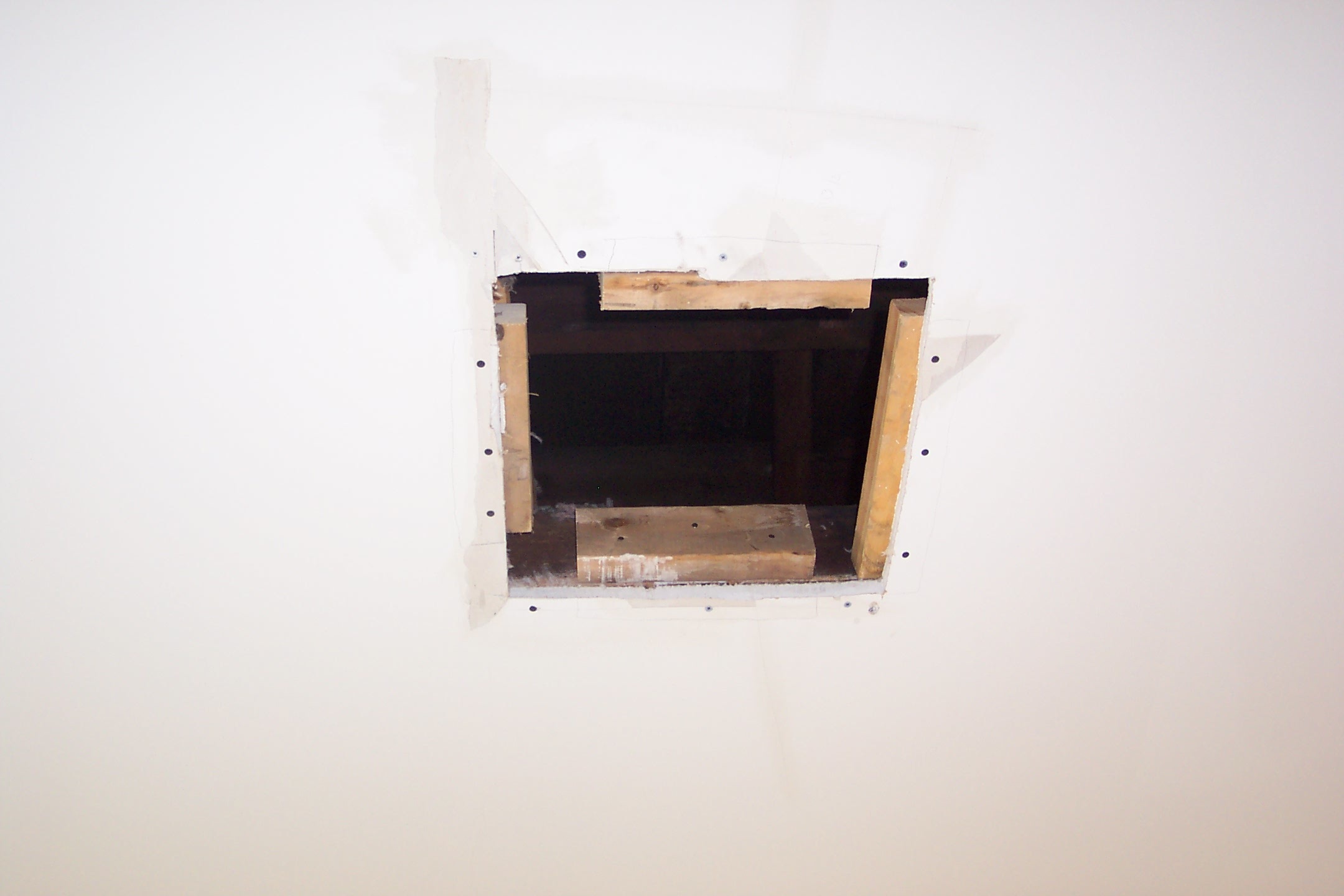 Drywall Repairs Holes Can Be Disappeared Painting In
