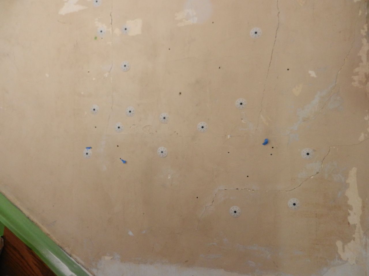 Repairing Cracks On Old Plaster Walls And Ceilings